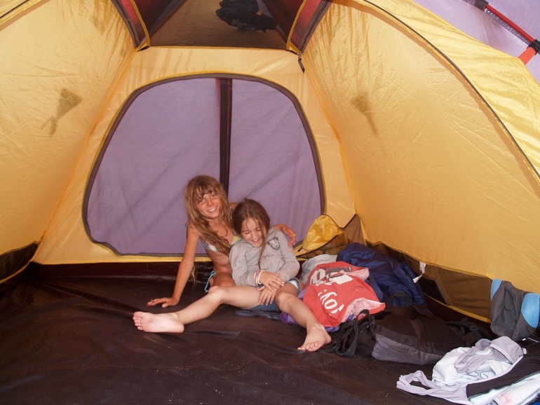 Голые Девченки В Палатке