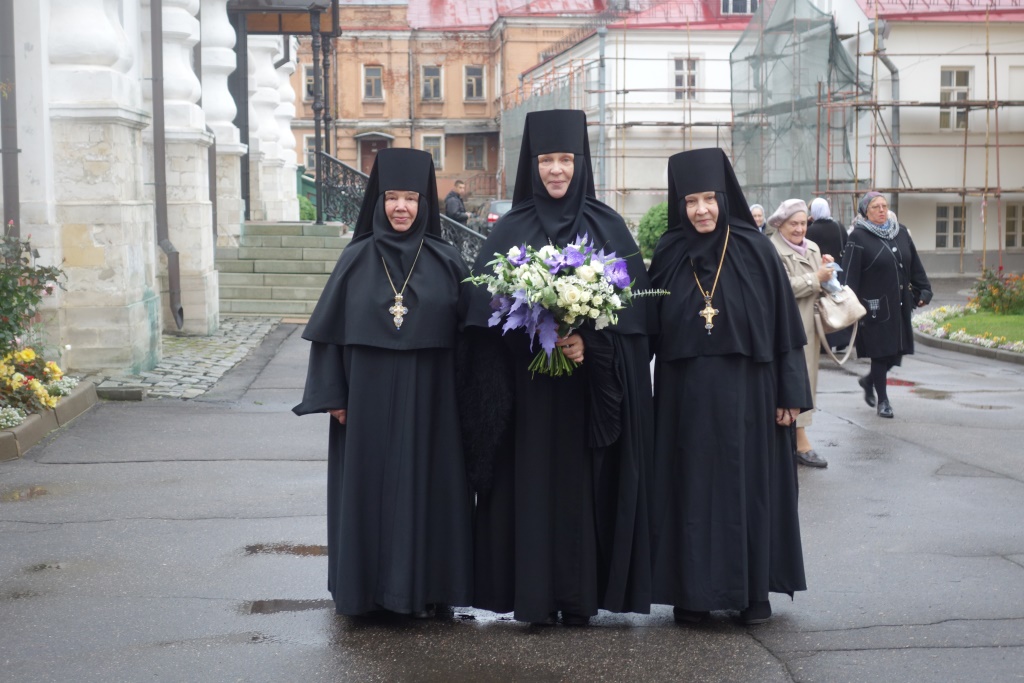 В Женских Монастырях Присутствует Лесбиянство