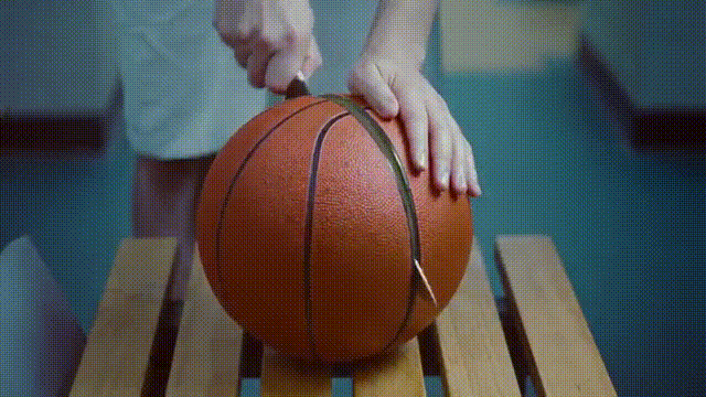 Засунула Баскетбольный Мяч В Киску