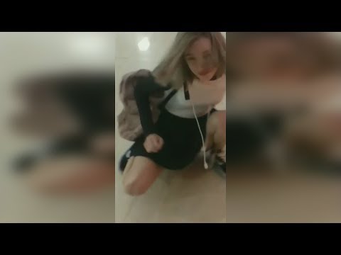 Секс Девушка На Спор Засунула Бутылку В Писку Смотреть Видео