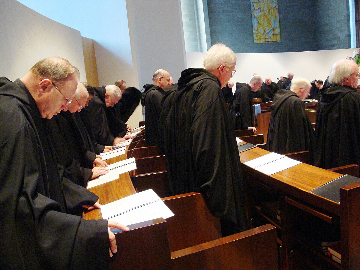Члены Старейшего Католического Монашеского Ордена