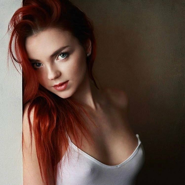 Голая Девушка С Красными Волосами